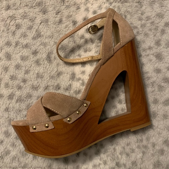 New suede wedge wood like heel. - Picture 3 of 5
